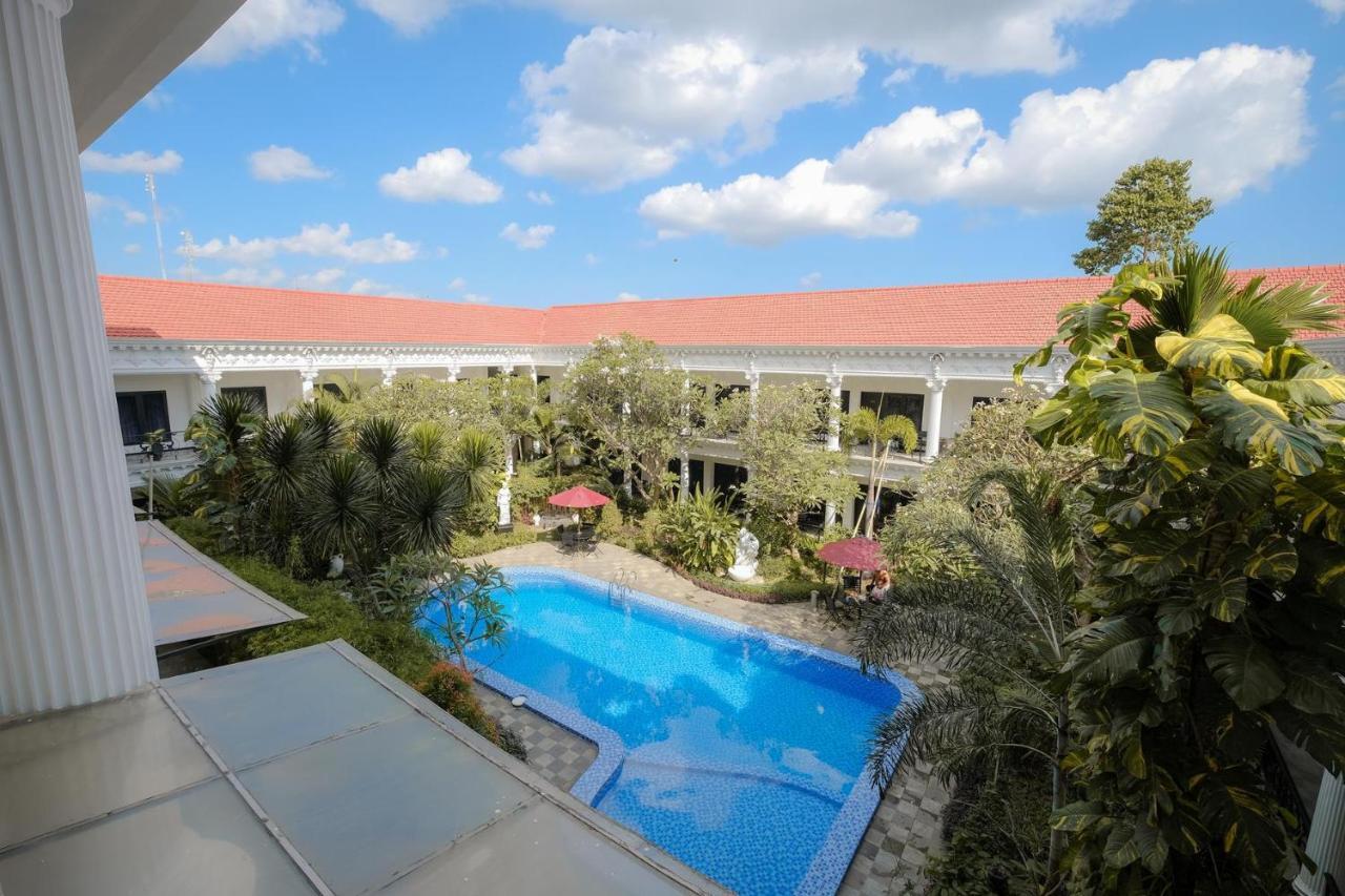 The Grand Palace Hotel Yogyakarta Exterior photo